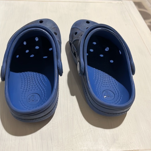 Toddler Boy 8 Crocs - Picture 2 of 3